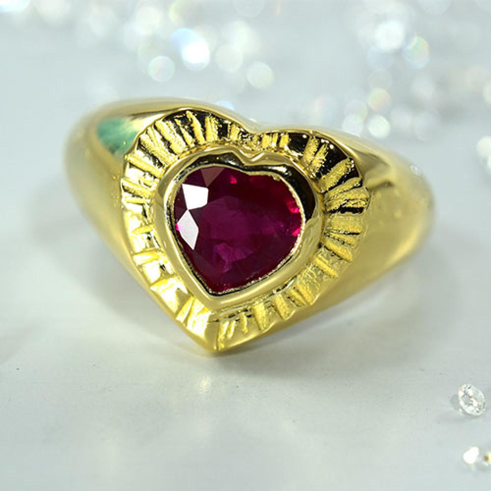 Anello cuore  oro giallo e rubino naturale 